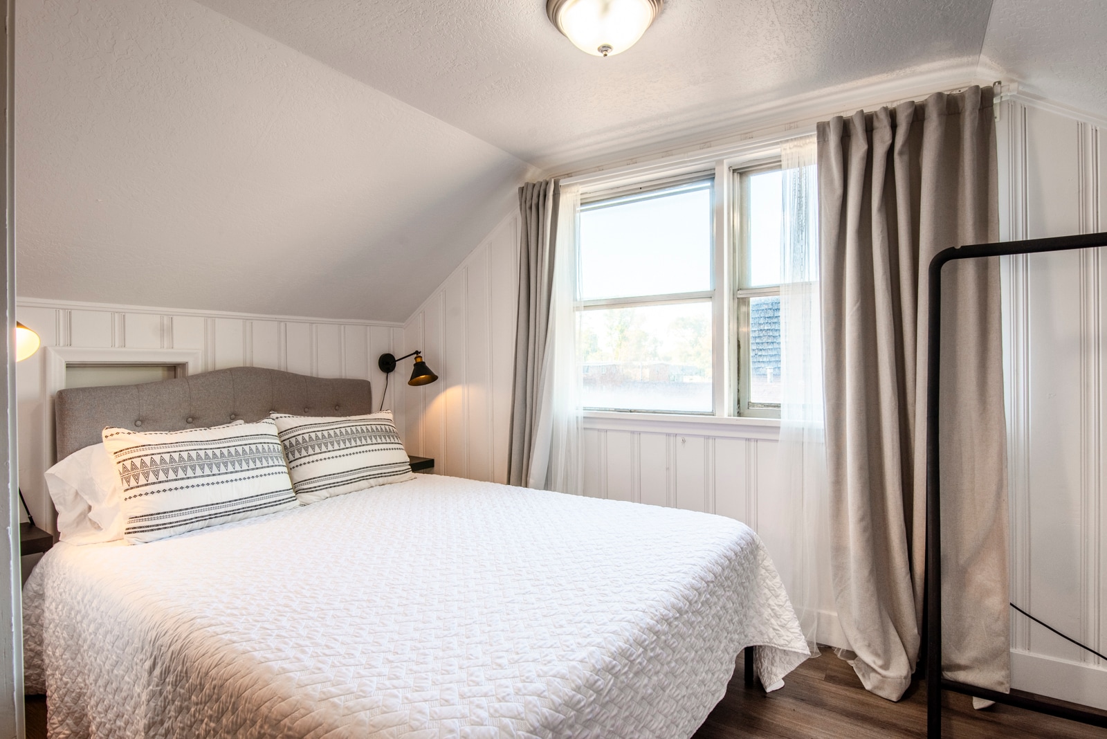 Building Photo - 1895 S 200 E