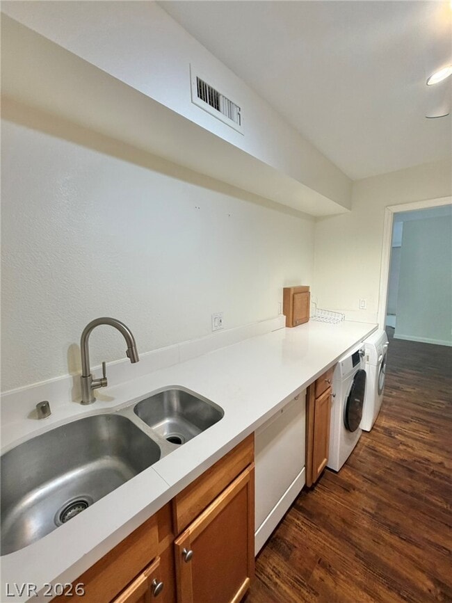 Building Photo - 650 Oakmont Ave