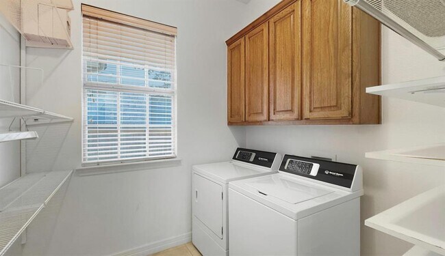 Building Photo - 2612 Zambia Dr