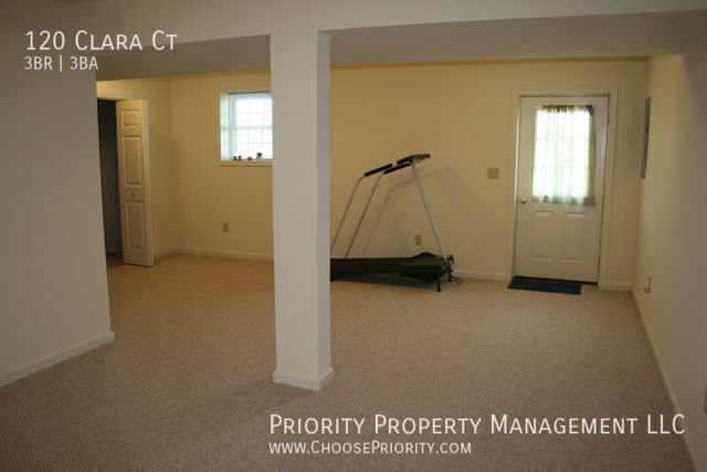 Building Photo - 120 Clara Ct