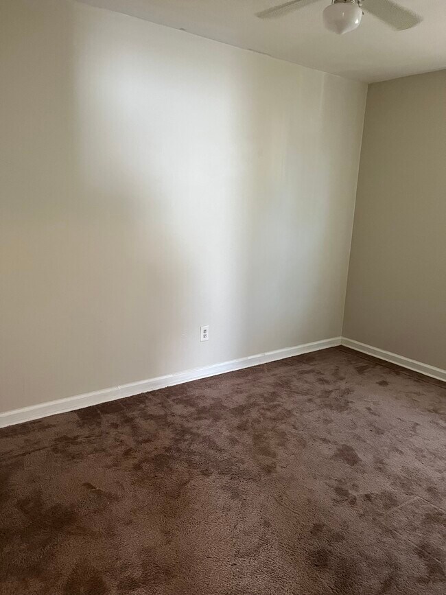 Building Photo - 319 Britton St