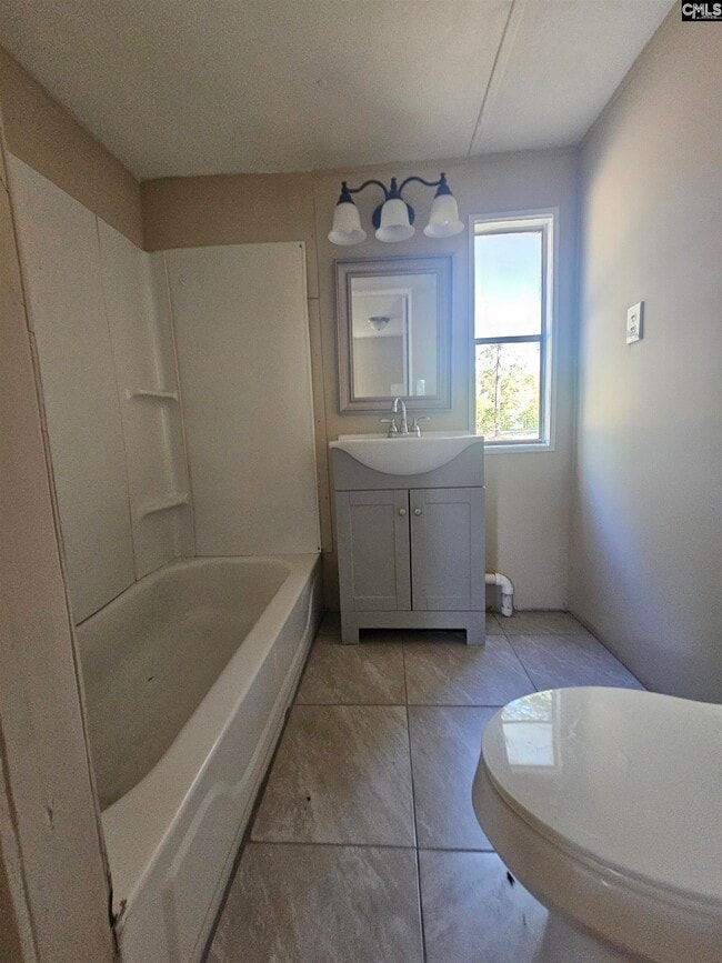 Building Photo - 119 E Woods Ct