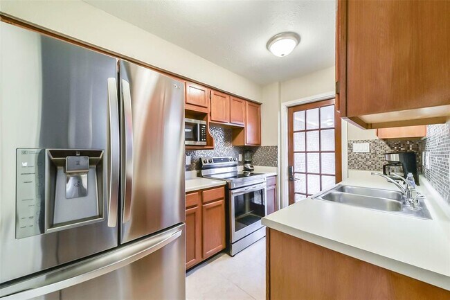Building Photo - 1413 Ramada Dr
