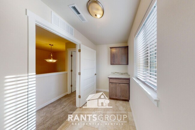 Building Photo - Beautiful Steilacoom Ridge Home! Easy free...