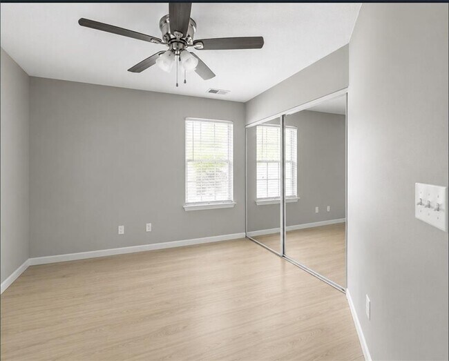 Building Photo - 170 Windcroft Ct NW