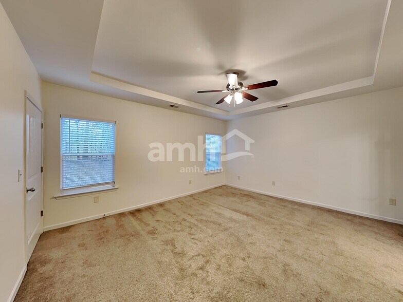 Building Photo - 105 Hickory Village Cir