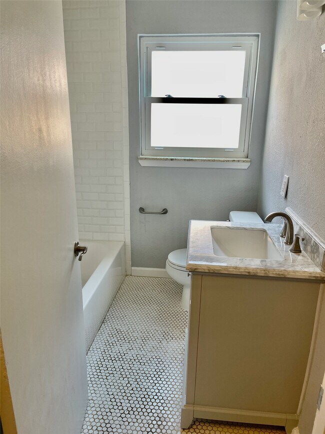 Building Photo - 6674 Sylvan Rd