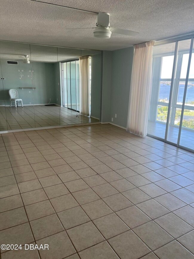 Building Photo - 1224 S Peninsula Dr