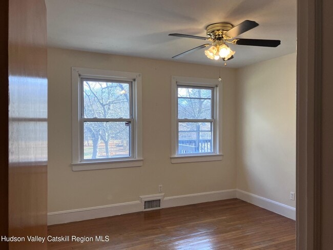 Building Photo - 274 N Rd