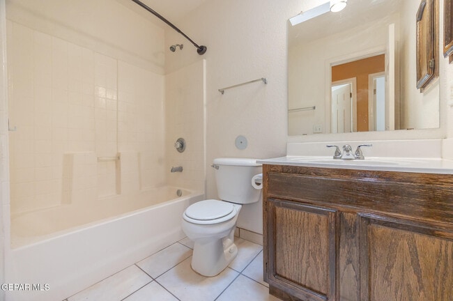 Building Photo - 13771 Paseo Central Ave