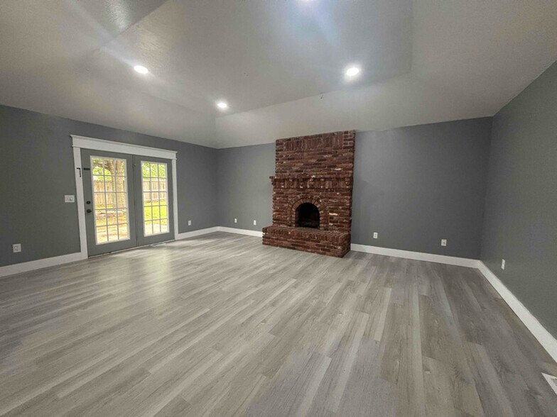 Building Photo - 1815 S K St