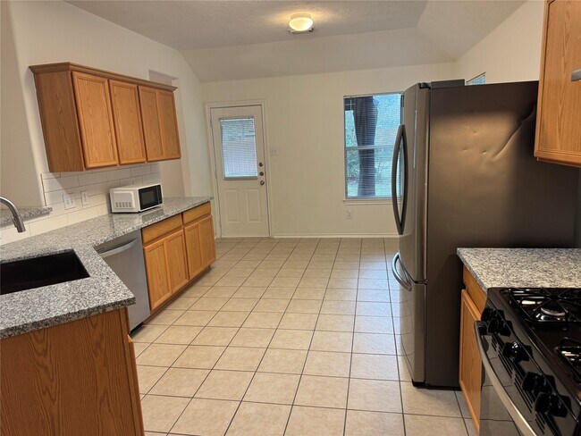 Building Photo - 10 Druids Glen Pl