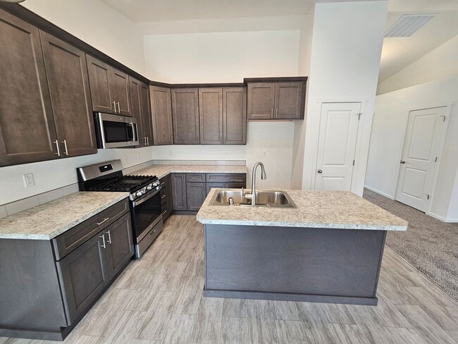 Building Photo - Beautifully Home in the Valley