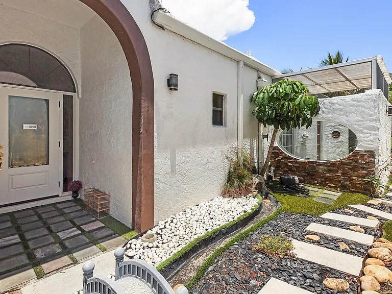 Building Photo - 6590 Fountains Cir