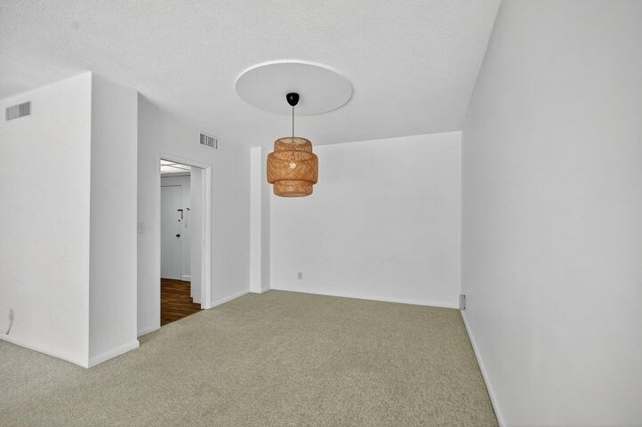 Building Photo - 1000 Lowry St