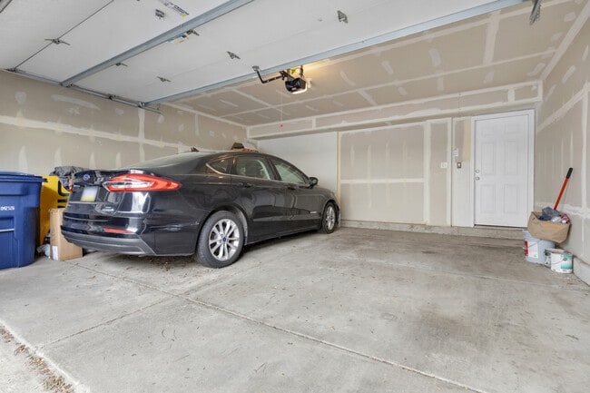 Building Photo - 726 Hanbury Dr