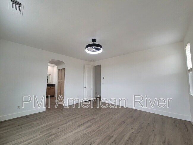 Building Photo - 4265 Thalia Way