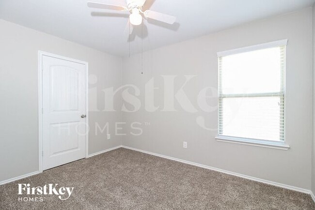 Building Photo - 309 Plum Dr