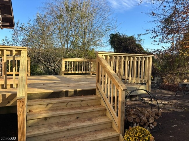 Building Photo - 251 Cupsaw Dr