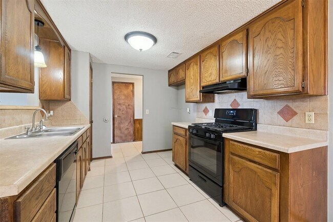 Building Photo - 1205 Swan Lake Rd