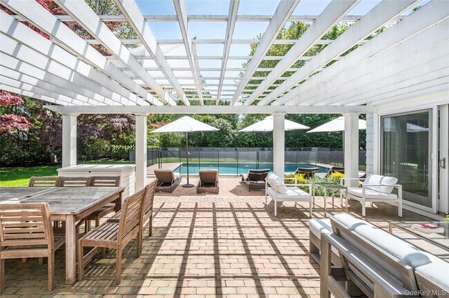 Building Photo - 89 South Rd