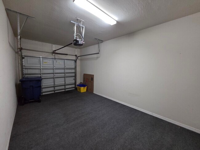 Building Photo - 1102 Dakota Dr