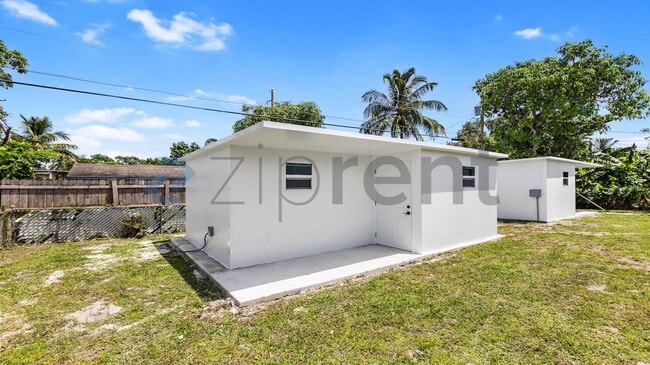Building Photo - 19215 NW 7th Ct