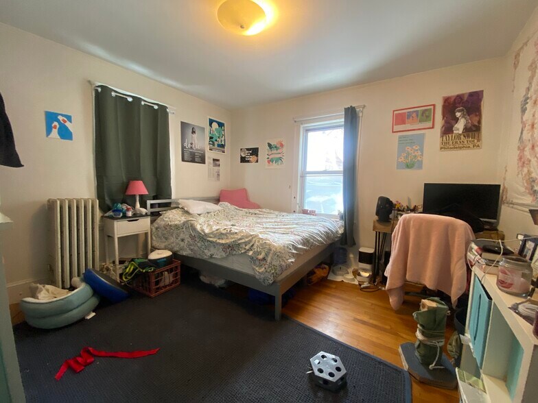 Building Photo - 14 Stockwell St