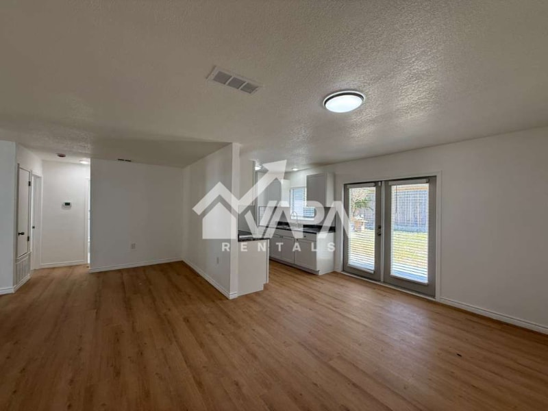 Building Photo - 7814 Hollow Oak