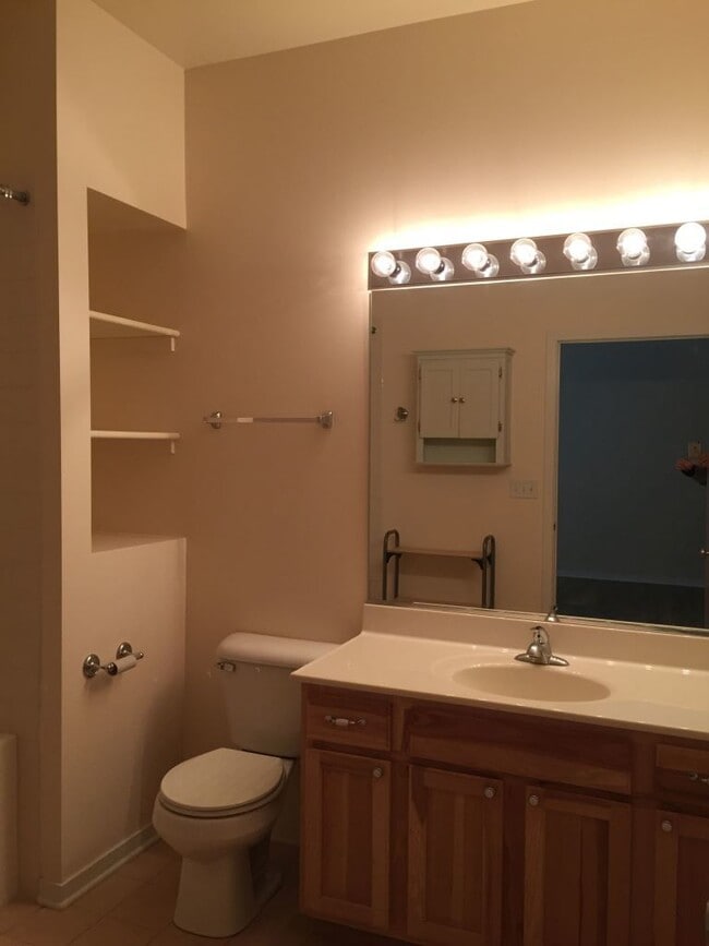 Building Photo - 2935 N Clybourn Ave