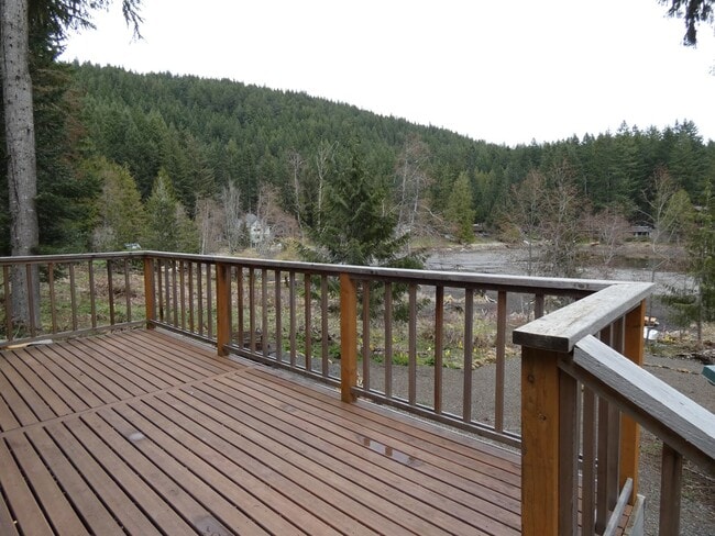 Building Photo - APPLICATION PENDING - **Charming Cabin**