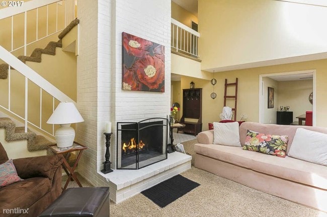 Building Photo - 15 Britten Ct