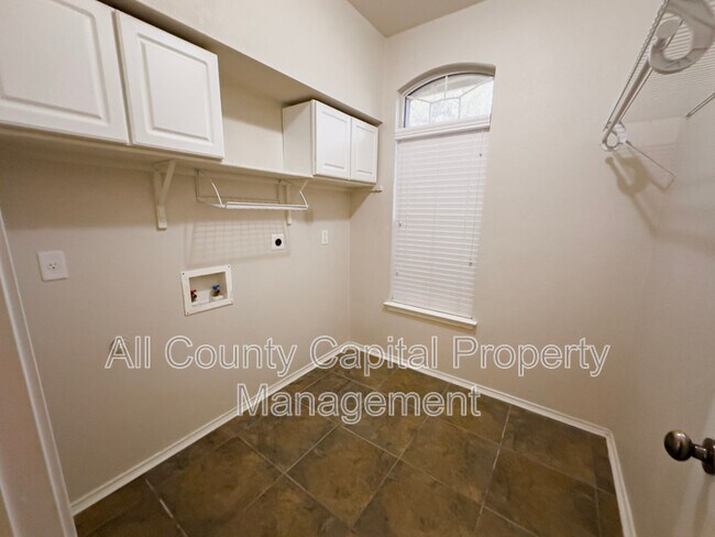 Building Photo - 320 Peanut Dr