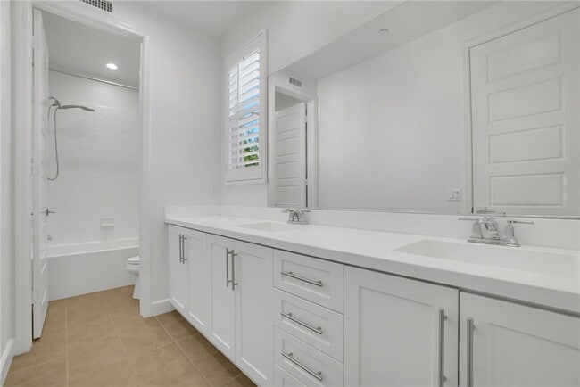 Building Photo - 30 Lilac