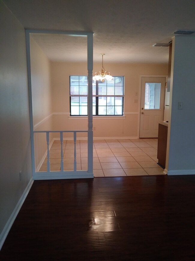 Building Photo - 1627 Coombs Dr