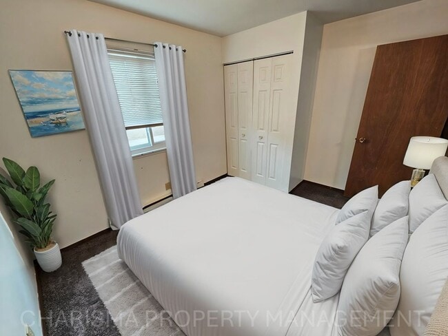 Building Photo - 2 BD, 1 BA in Garretson - Small Town Living Near Big City Amenities