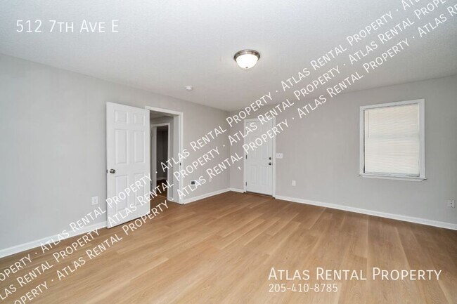 Building Photo - 512 7th Ave E
