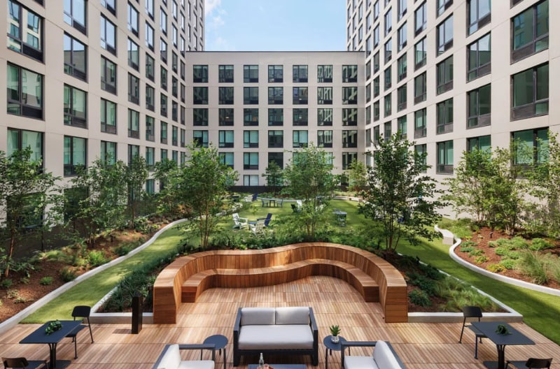 Building Photo - 405 W 206th St