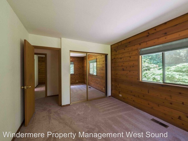 Building Photo - 5209 NE Forest Glade Ln