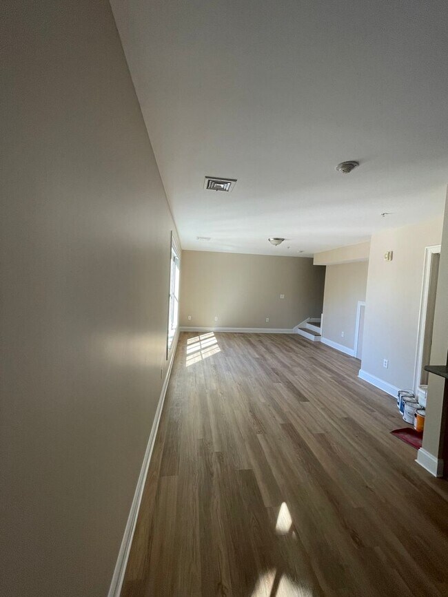 Building Photo - 12 Dame St