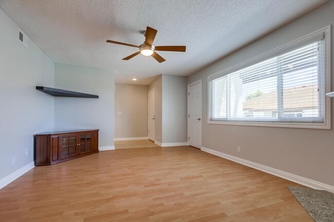 Building Photo - 9837 Caspi Gardens Dr. # 6