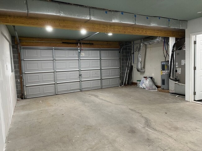 Building Photo - 4 Bedroom/3 Bathroom House in Piney Flats, TN