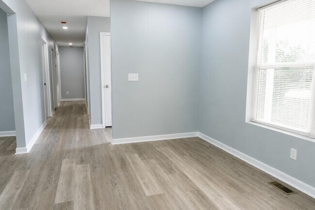 Building Photo - 149 Haycraft St