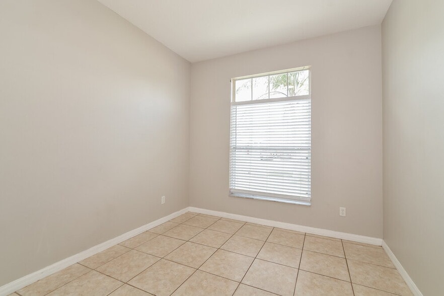 Building Photo - 717 Modena St