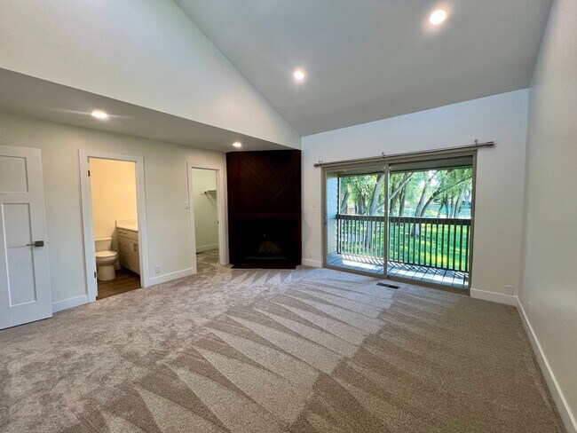 Building Photo - Rare Opportunity to Rent a Park Place Town...