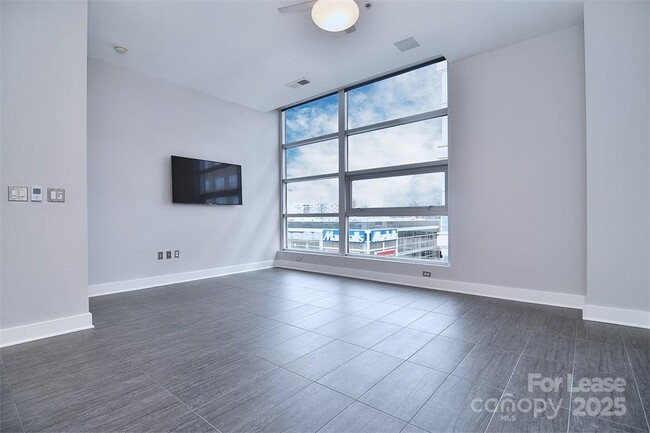 Building Photo - 1100 Metropolitan Ave