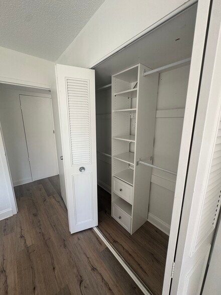 Building Photo - 1300 Army Navy Dr