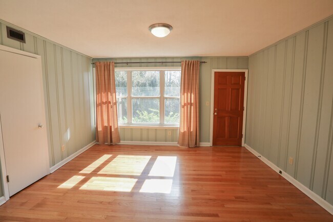 Building Photo - 2240 Jose Cir W