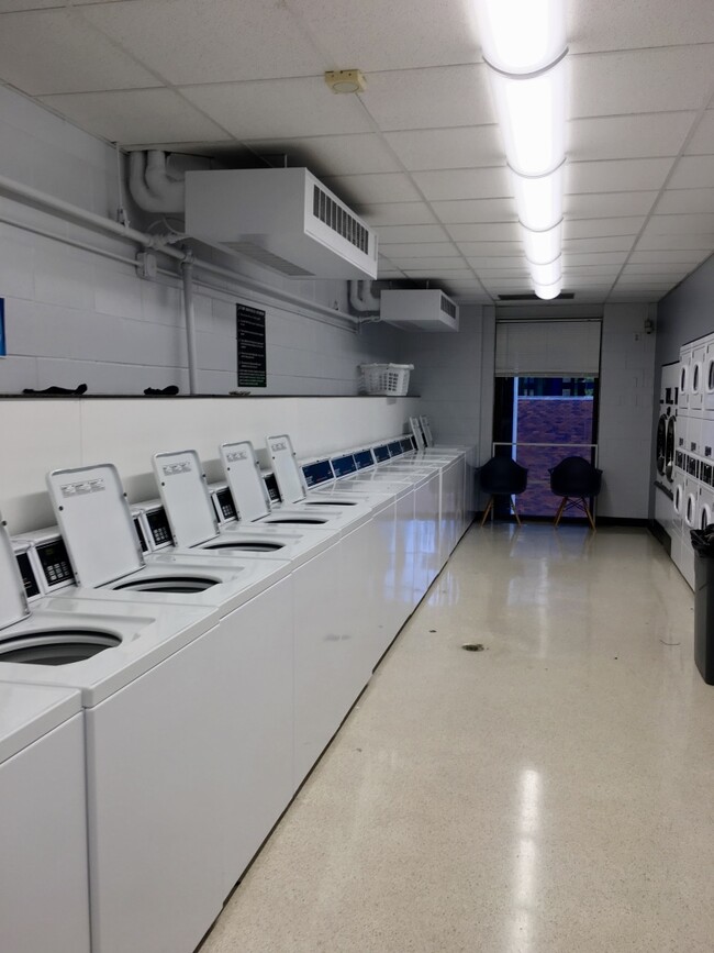 Laundry Room - 5445 N Sheridan Rd