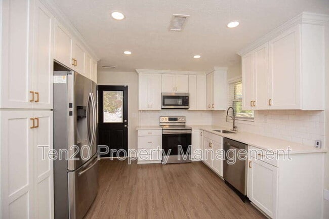 Building Photo - 8334 Canaan Dr